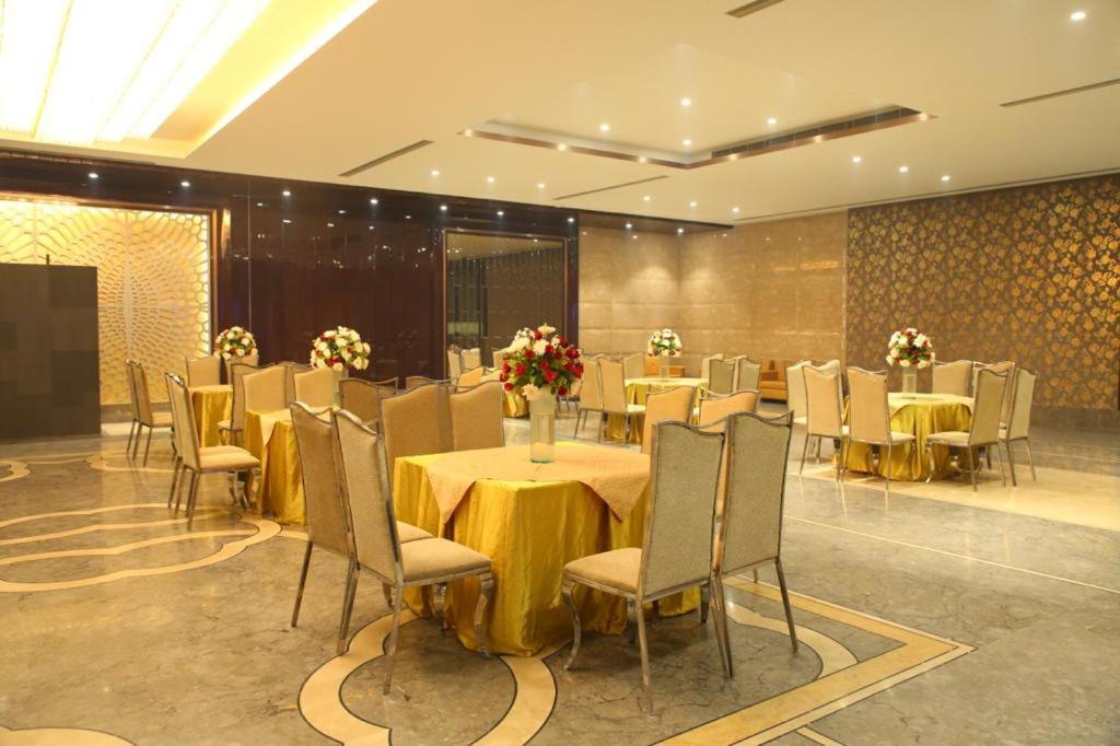 The Grand Village 莫拉达巴德 外观 照片